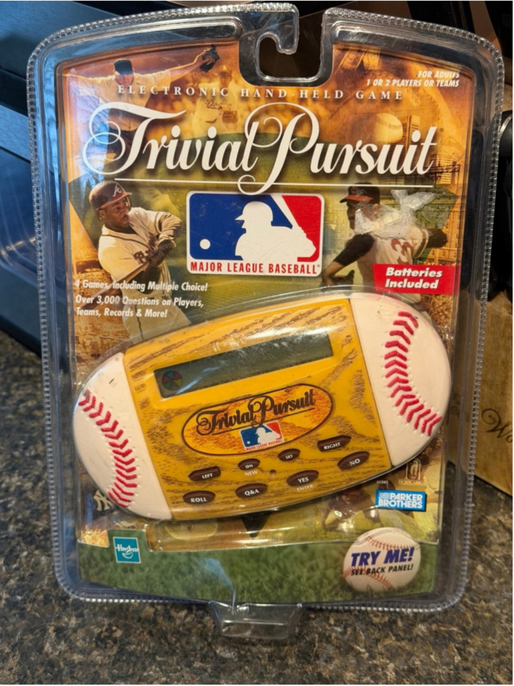 New Trivial Pursuit MLB Electronic Hand Held Trivia Game 1999 Baseball